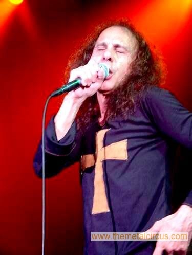 RONNIE JAMES DIO: EL CÁNCER NO SE HA EXTENDIDO Y SE RECUPERARÁ