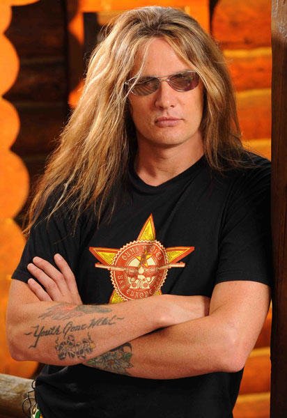 SEBASTIAN BACH POSPONE EL LANZAMIENTO DE SU PRÓXIMO TRABAJO