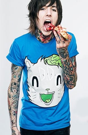 EL VOCALISTA DE BRING ME THE HORIZON, FUE ATACADO EN DIRECTO