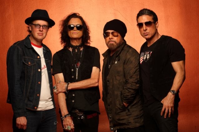 Black Country Communion siguen publicando vídeo clips como churros