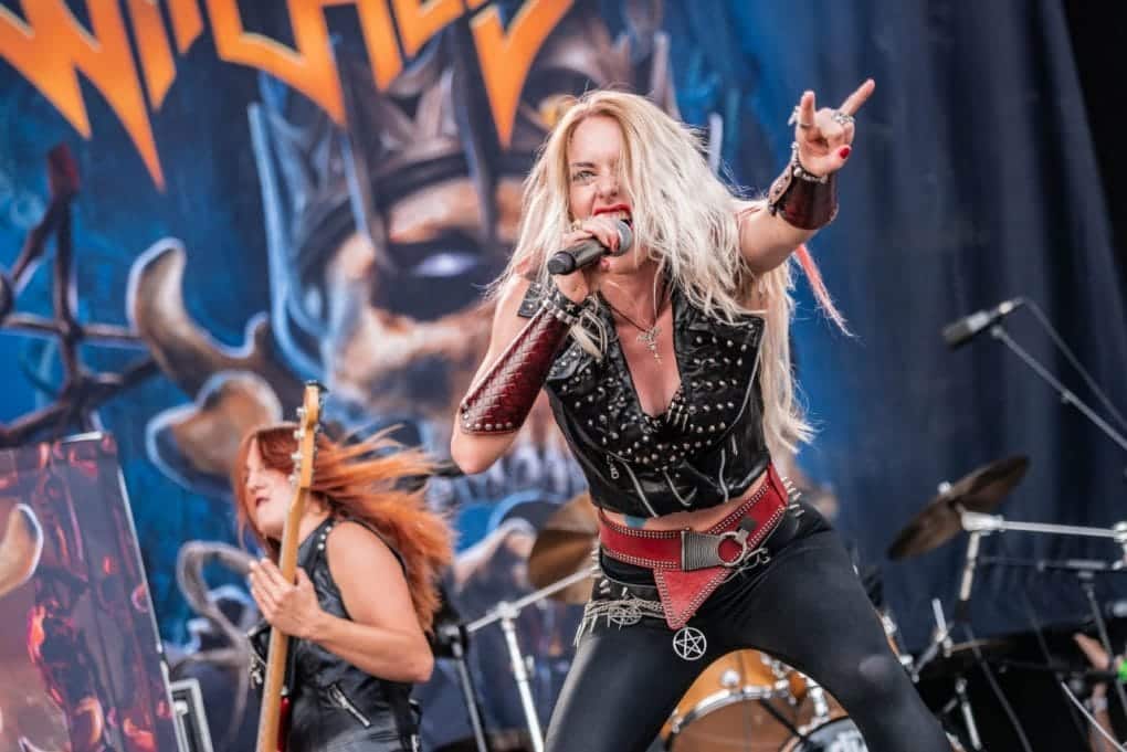 Burning Witches Leyendas del Rock 2019