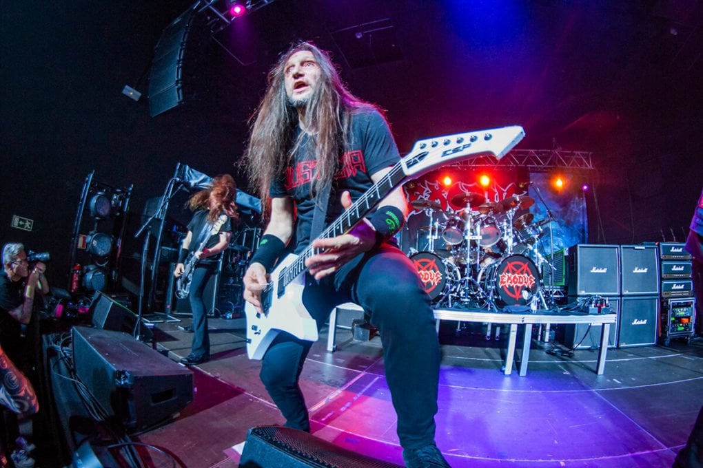 Exodus sube a un joven fan a tocar la batería y flipan con él