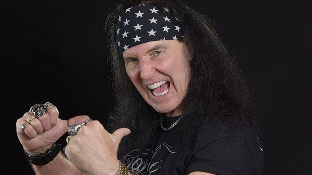 La nueva canción del cantante original de AC/DC