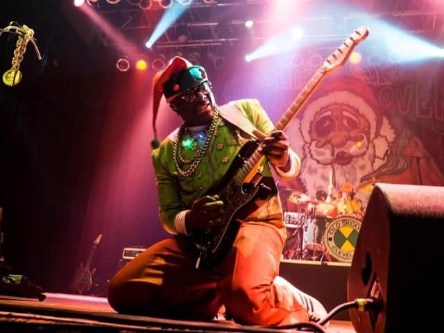 Tres innovaciones del rock: villancicos, casinos y empresas