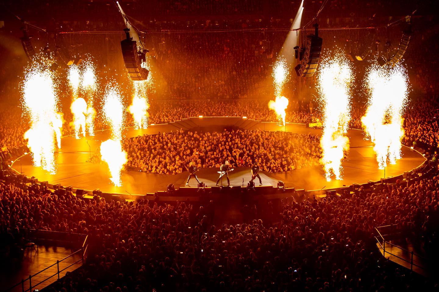 Así luce el nuevo escenario «estilo donut» de Metallica con cuatro